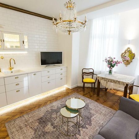 Luxury Apartment Pod Zyrandolem Krasków Exteriör bild