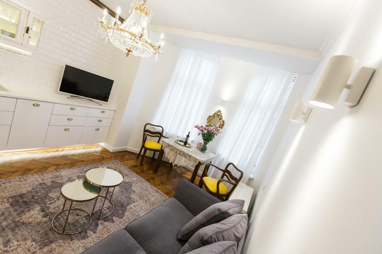 Luxury Apartment Pod Zyrandolem Krasków Exteriör bild