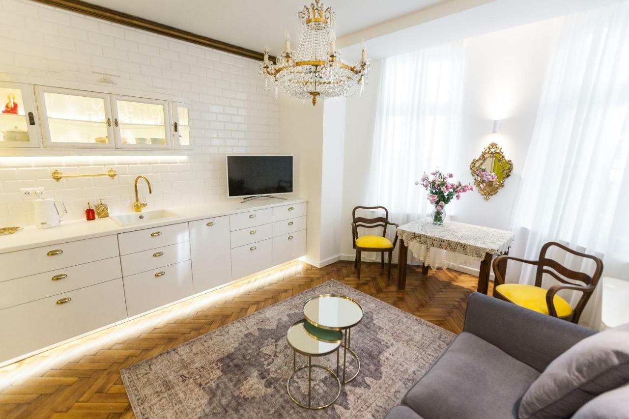 Luxury Apartment Pod Zyrandolem Krasków Exteriör bild