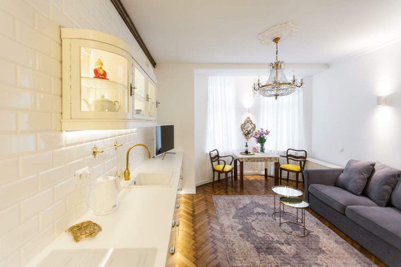 Luxury Apartment Pod Zyrandolem Krasków Exteriör bild