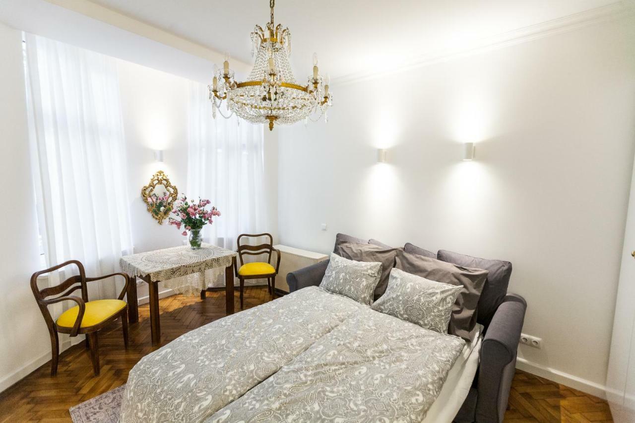 Luxury Apartment Pod Zyrandolem Krasków Exteriör bild